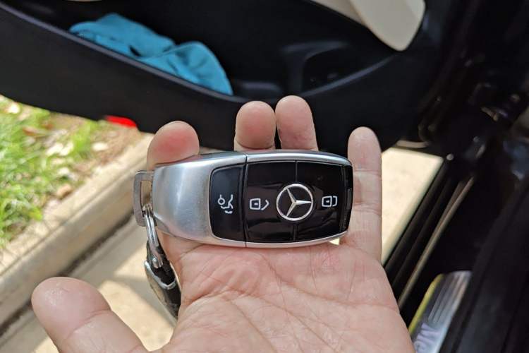 Used Mercedes-Benz E-Class 2016 E 300 L Sporty and Stylish Model Vehicle Key