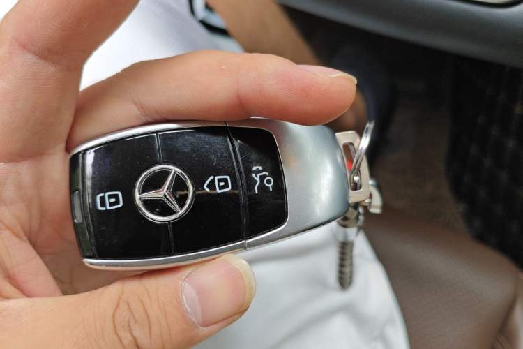 Used Mercedes-Benz E-Class 2016 E 300 L Sporty and Stylish Model Vehicle Key