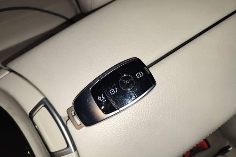 Used Mercedes-Benz E-Class 2016 E 200 L Vehicle Key