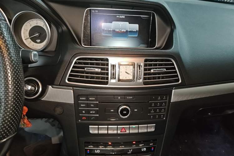 Used Mercedes-Benz E-Class 2016 E 200 Coupe Dynamic Edition Audio And AC Panel