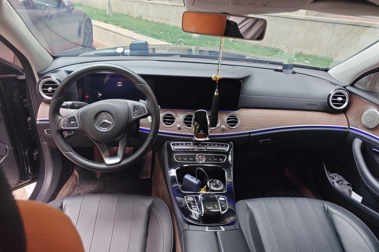 Used Mercedes-Benz E-Class 2016 E 300 L Luxury Model Center Console