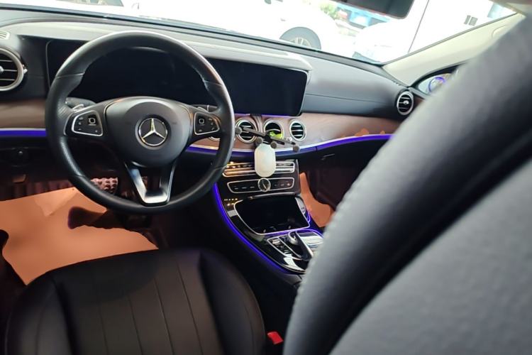 Used Mercedes-Benz E-Class 2016 E 300 L Stylish Model Center Console