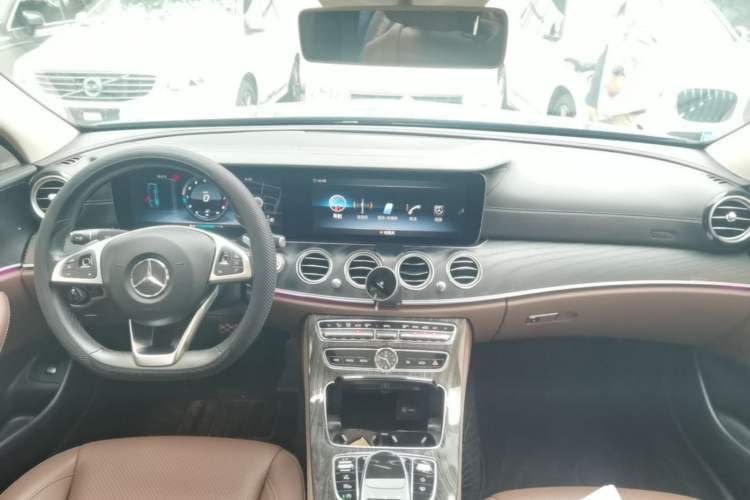Used Mercedes-Benz E-Class 2016 E 300 L Sport Luxury Model Center Console