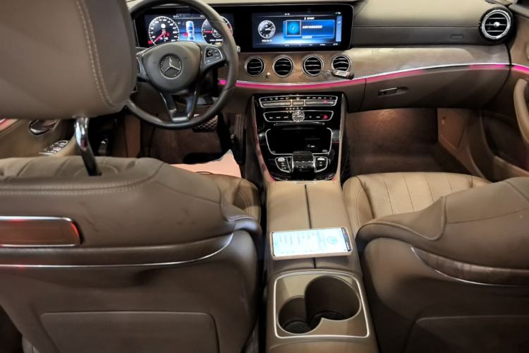 Used Mercedes-Benz E-Class 2016 E 300 L Luxury Model Center Console