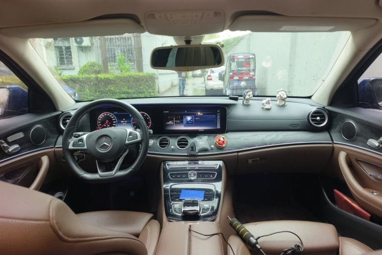 Used Mercedes-Benz E-Class 2016 E 200 L Sport Edition Center Console