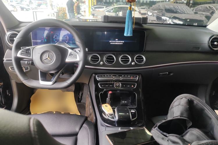 Used Mercedes-Benz E-Class 2016 E 200 L Sport Edition Center Console