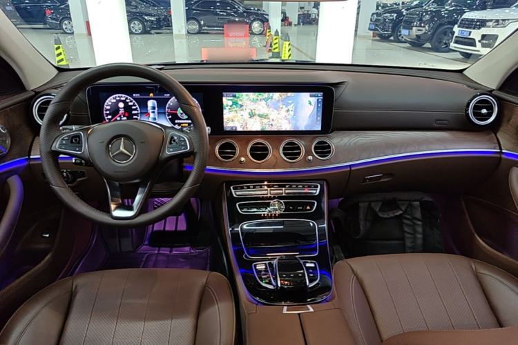 Used Mercedes-Benz E-Class 2016 E 300 L Luxury Model Center Console