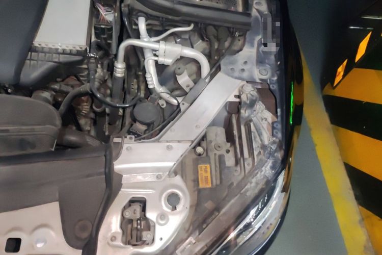 Used Mercedes-Benz E-Class 2016 E 200 L Sport Edition Engine Bay Left