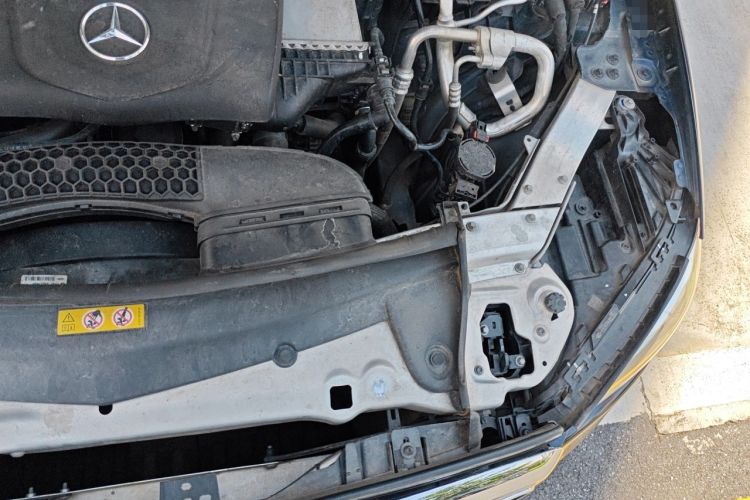 Used Mercedes-Benz E-Class 2016 E 200 L Engine Bay Left