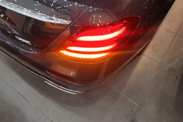 Used Mercedes-Benz E-Class 2016 E 300 L Luxury Model Exterior 3