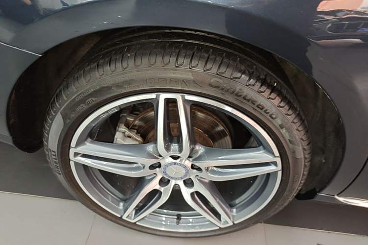 Used Mercedes-Benz E-Class 2016 E 300 L Luxury Model Exterior 5