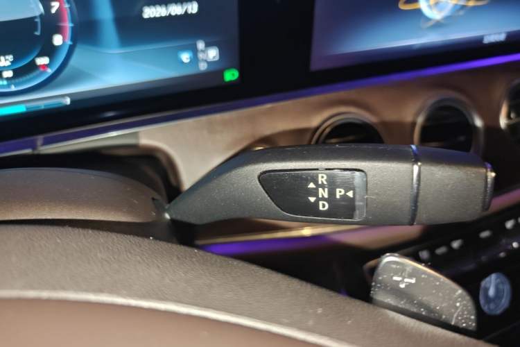 Used Mercedes-Benz E-Class 2016 E 300 L Stylish Model Gear Lever