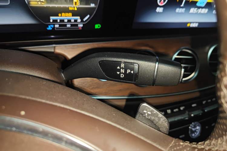 Used Mercedes-Benz E-Class 2016 E 300 L Luxury Model Gear Lever