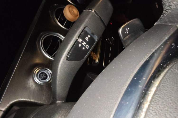 Used Mercedes-Benz E-Class 2016 E 300 L Sporty and Stylish Model Gear Lever