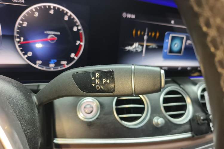 Used Mercedes-Benz E-Class 2016 E 200 L Sport Edition Gear Lever