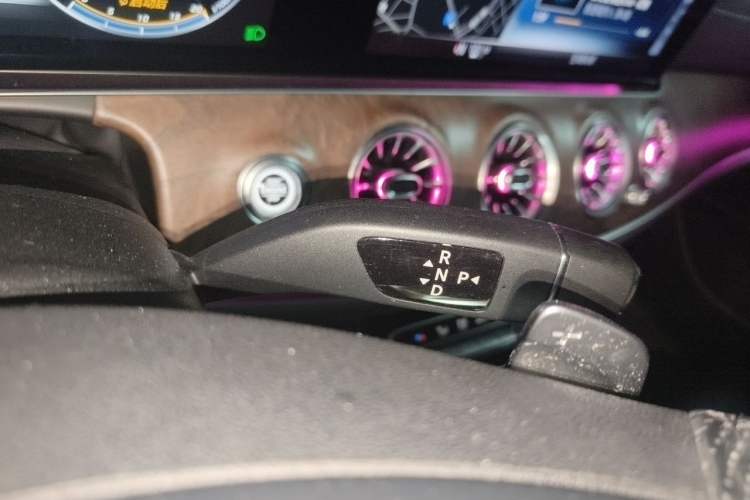 Used Mercedes-Benz E-Class 2016 E 300 L Stylish Model Gear Lever