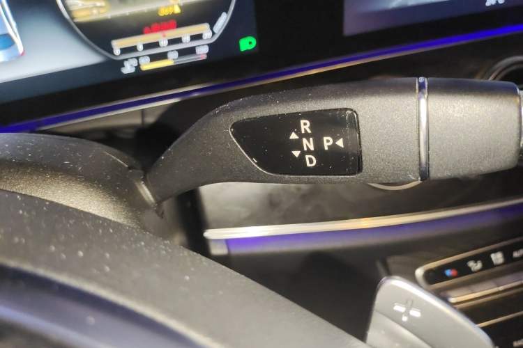 Used Mercedes-Benz E-Class 2016 E 300 L Sporty and Stylish Model Gear Lever