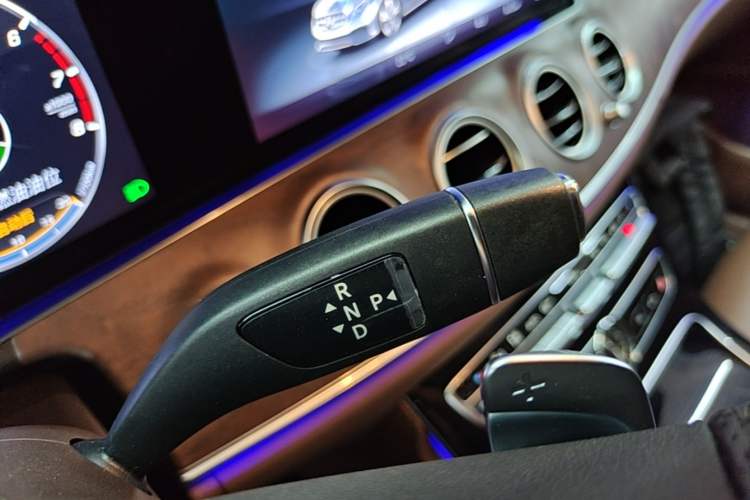 Used Mercedes-Benz E-Class 2016 E 300 L Luxury Model Gear Lever