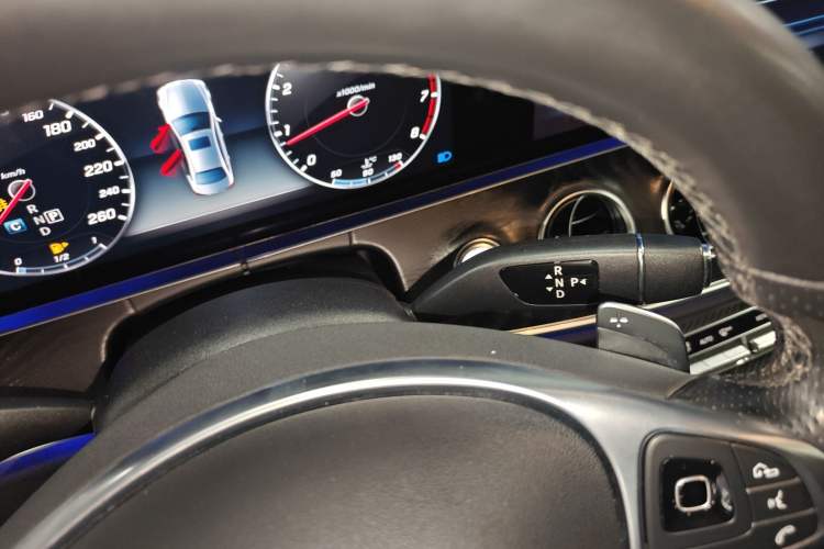 Used Mercedes-Benz E-Class 2016 E 200 L Sport Edition Gear Lever