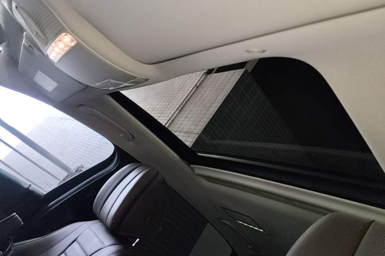 Used Mercedes-Benz E-Class 2016 E 200 L Sport Edition Headliner