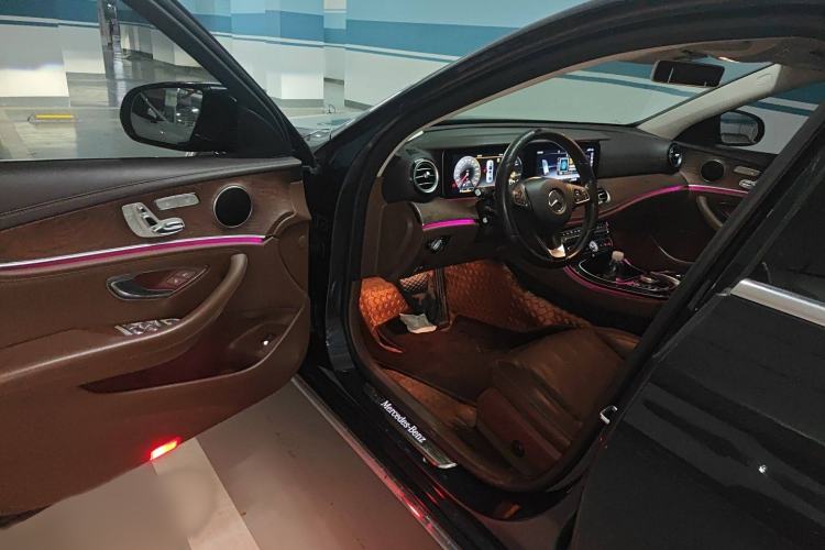 Used Mercedes-Benz E-Class 2016 E 300 L Luxury Model Interior 3