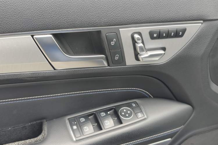 Used Mercedes-Benz E-Class 2016 E 200 Coupe Dynamic Edition Interior 4