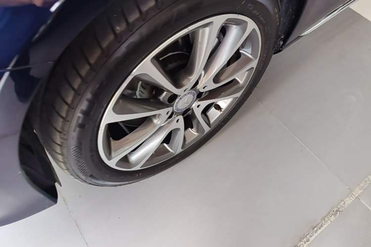 Used Mercedes-Benz E-Class 2016 E 300 L Stylish Model Left Front Wheel Hub