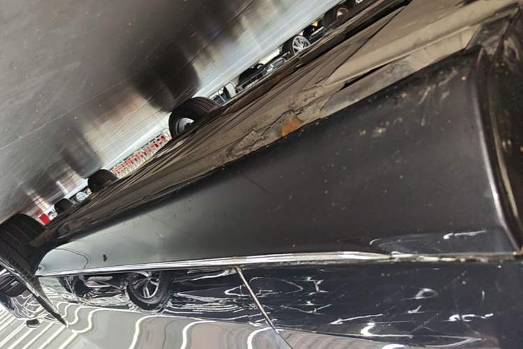 Used Mercedes-Benz E-Class 2016 E 300 L Luxury Model Left Side Sill