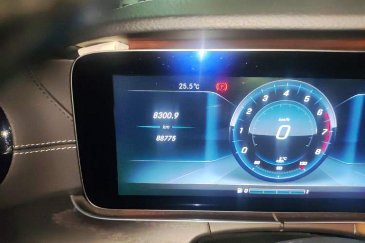 Used Mercedes-Benz E-Class 2016 E 200 L Sport Edition Odometer Close Up