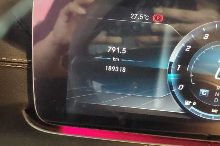 Used Mercedes-Benz E-Class 2016 E 200 L Sport Edition Odometer Close Up