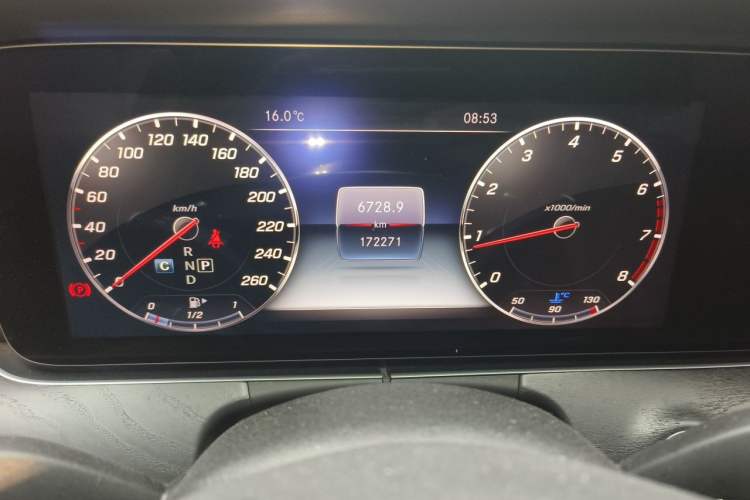 Used Mercedes-Benz E-Class 2016 E 200 L Sport Edition Odometer Close Up