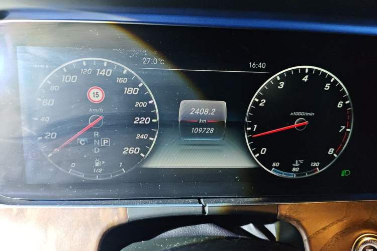 Used Mercedes-Benz E-Class 2016 E 300 L Stylish Model Odometer Close Up