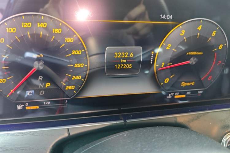 Used Mercedes-Benz E-Class 2016 E 200 L Odometer Close Up