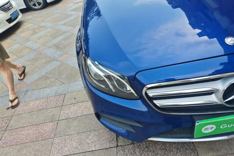 Used Mercedes-Benz E-Class 2016 E 300 L Sporty and Stylish Model Right Front Headlight