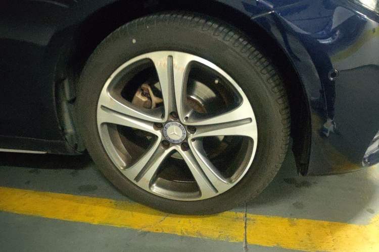 Used Mercedes-Benz E-Class 2016 E 200 L Sport Edition Right Front Wheel Hub