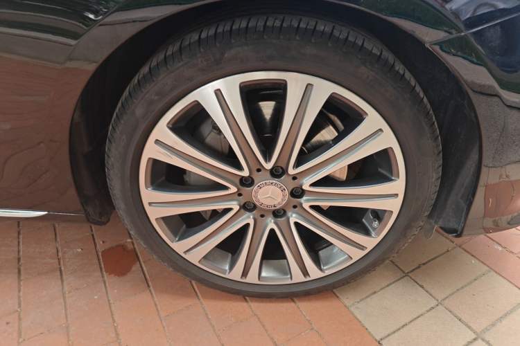 Used Mercedes-Benz E-Class 2016 E 300 L Luxury Model Right Front Wheel Hub