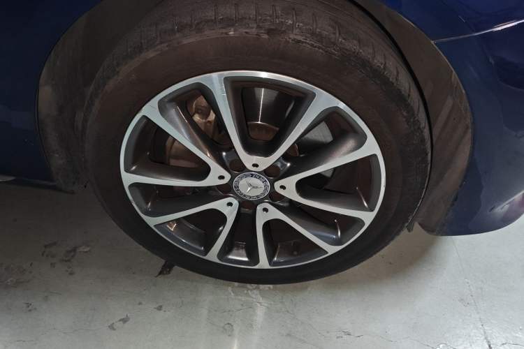 Used Mercedes-Benz E-Class 2016 E 300 L Stylish Model Right Front Wheel Hub