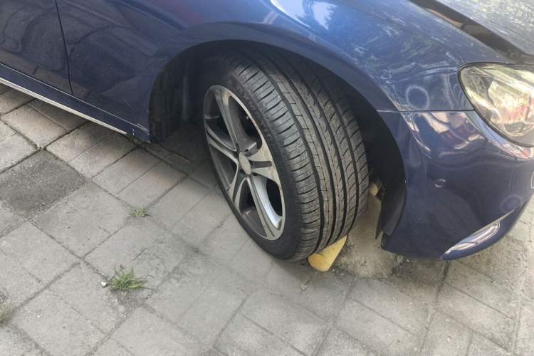 Used Mercedes-Benz E-Class 2016 E 200 L Sport Edition Right Front Wheel Hub