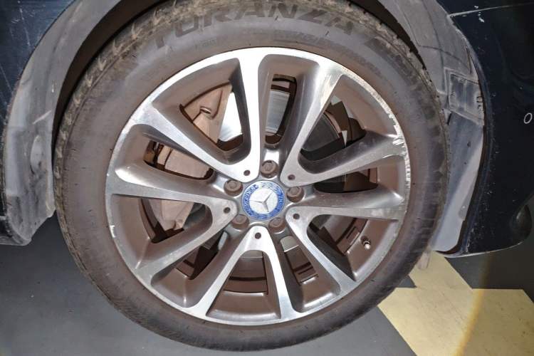 Used Mercedes-Benz E-Class 2016 E 300 L Stylish Model Right Front Wheel Hub