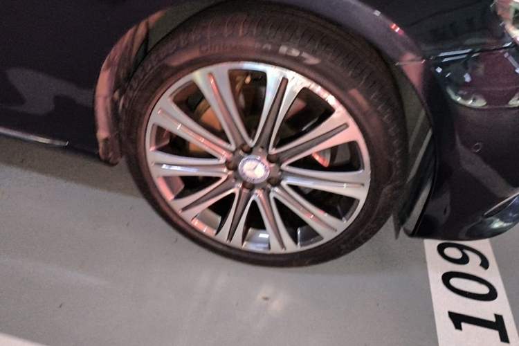 Used Mercedes-Benz E-Class 2016 E 300 L Luxury Model Right Front Wheel Hub