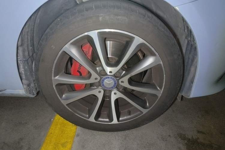 Used Mercedes-Benz E-Class 2016 E 300 L Stylish Model Right Front Wheel Hub