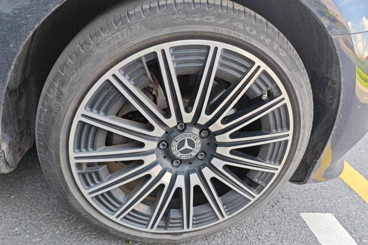Used Mercedes-Benz E-Class 2016 E 200 L Right Front Wheel Hub