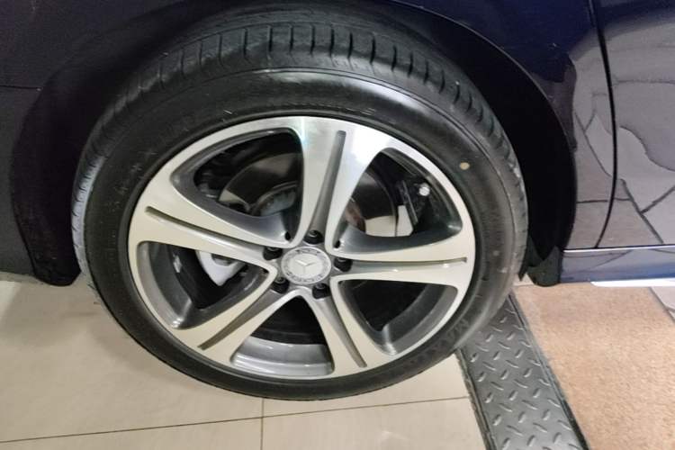 Used Mercedes-Benz E-Class 2016 E 200 L Sport Edition Right Rear Wheel Hub
