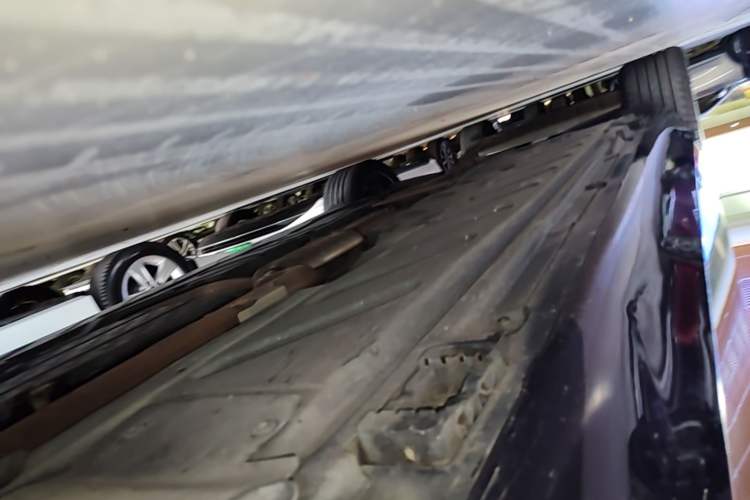 Used Mercedes-Benz E-Class 2016 E 300 L Stylish Model Right Side Sill
