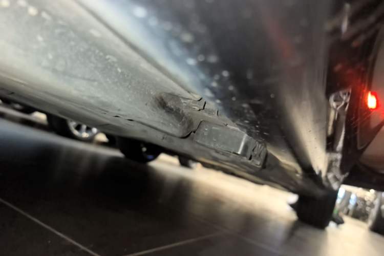 Used Mercedes-Benz E-Class 2016 E 300 L Luxury Model Right Side Sill
