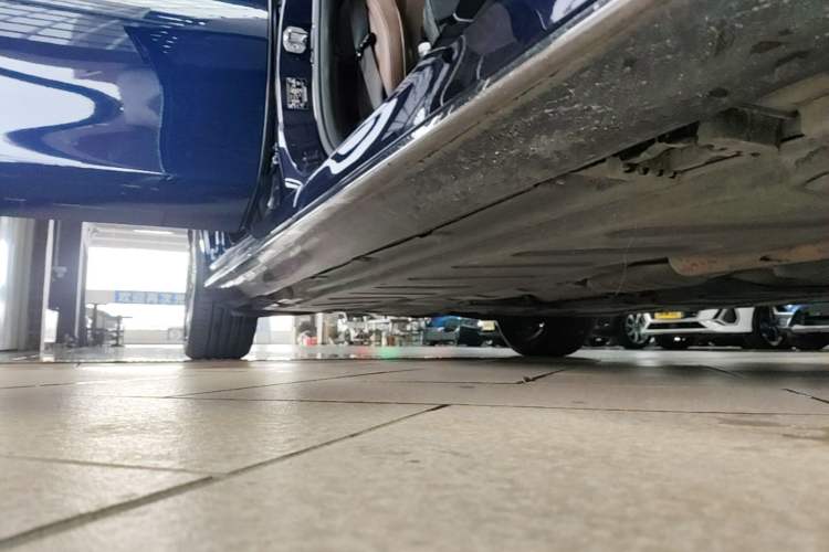 Used Mercedes-Benz E-Class 2016 E 200 L Sport Edition Right Side Sill