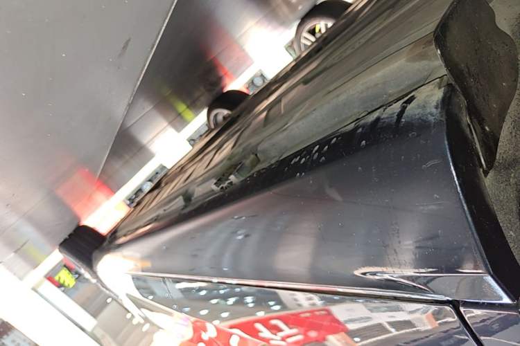 Used Mercedes-Benz E-Class 2016 E 300 L Luxury Model Right Side Sill