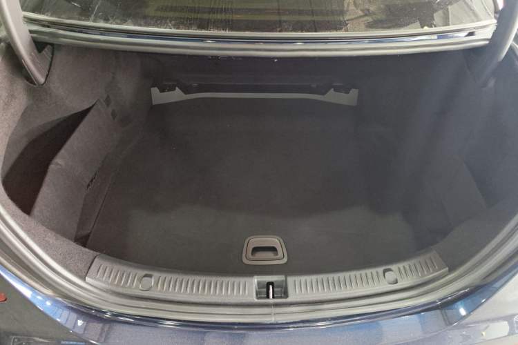 Used Mercedes-Benz E-Class 2016 E 300 L Stylish Model Trunk