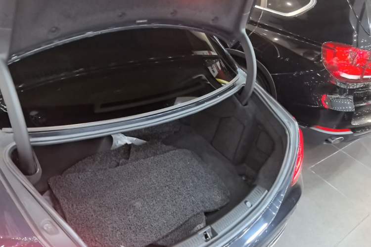 Used Mercedes-Benz E-Class 2016 E 300 L Luxury Model Trunk