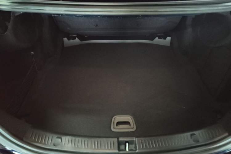 Used Mercedes-Benz E-Class 2016 E 200 L Sport Edition Trunk